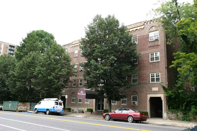 Building Photo - The President Apartments