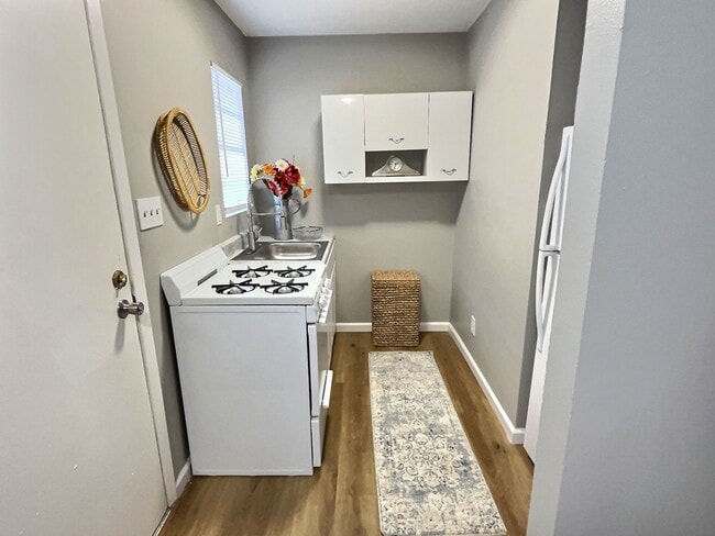 Building Photo - The LUX Riverside