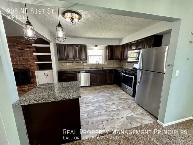 Building Photo - Completely Updated, Spacious 3 Bedroom 3 B...