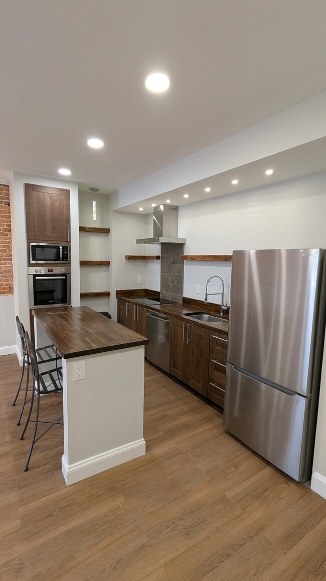 Building Photo - 628 Portland St