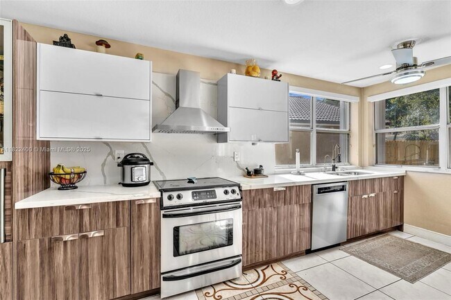 Foto del edificio - 16408 Sapphire Pl