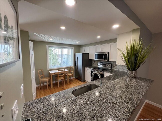 Foto del edificio - 49 Woodbridge Ln