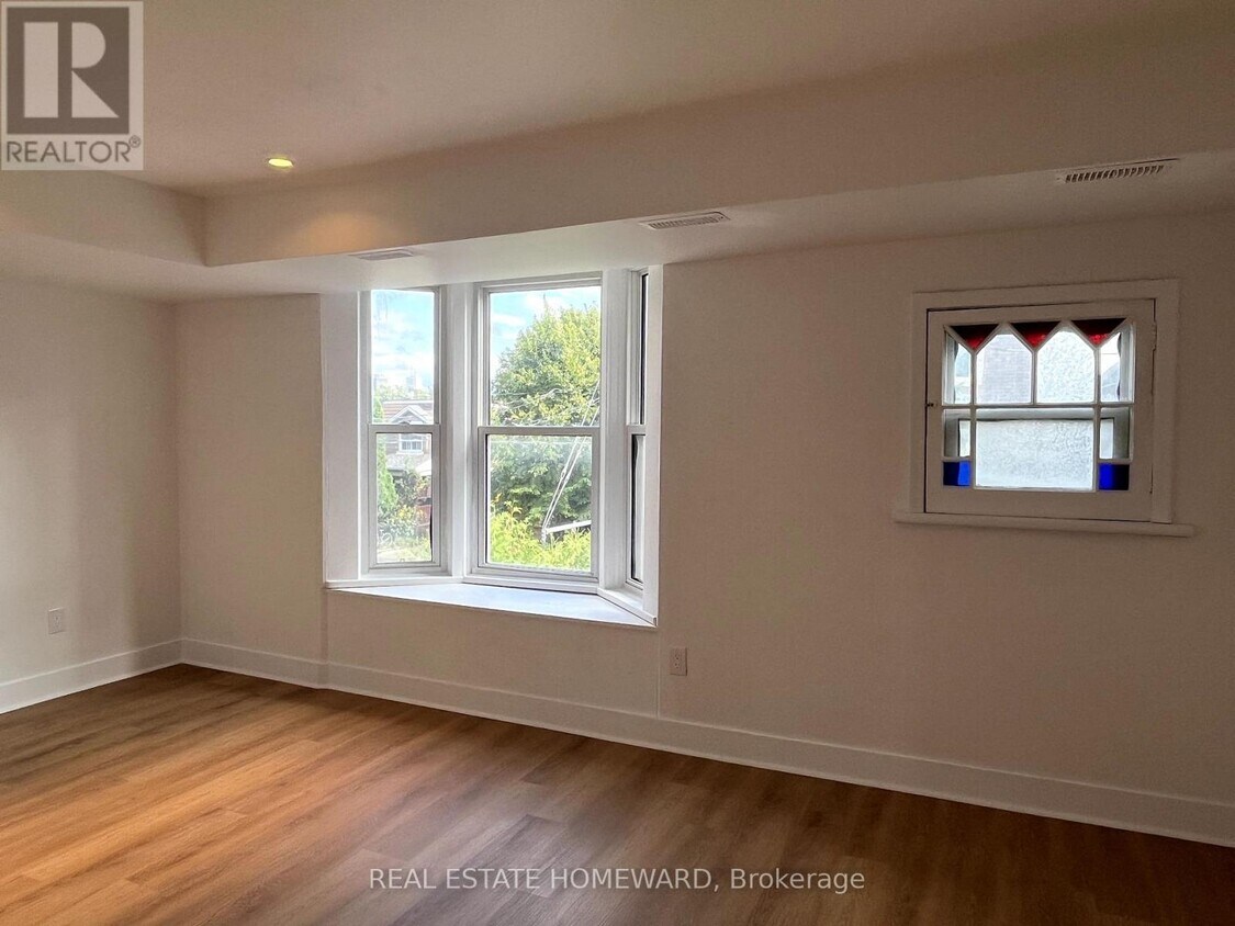 Primary Photo - 66 Melville Ave