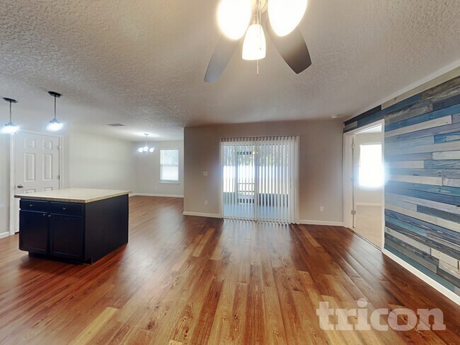 Foto del edificio - 77094 Crosscut Wy