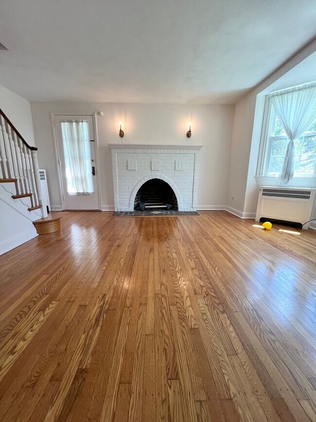 Foto del edificio - Stunning 4-Bedroom Single Family Home in P...