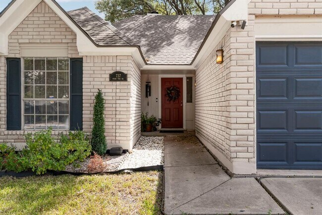 Foto del edificio - 737 Shade Tree Dr