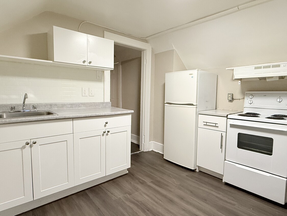 Primary Photo - 1073 Albert Rd