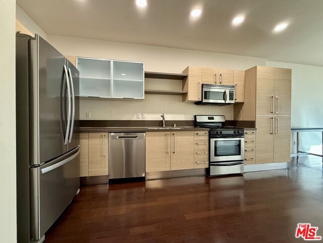 Building Photo - 1234 Wilshire Blvd
