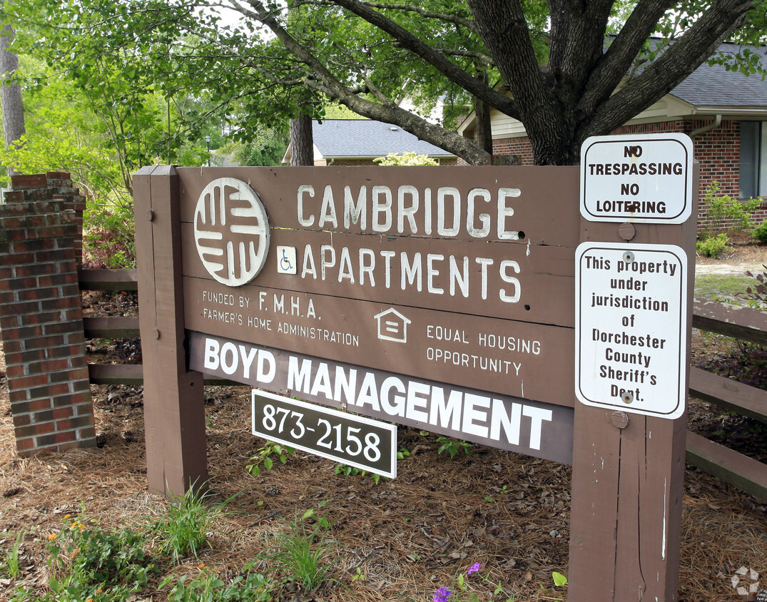 Foto del edificio - Cambridge Apartments