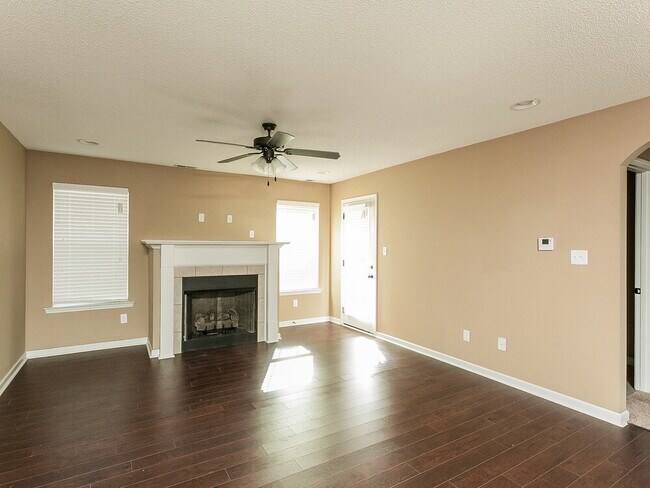 Foto del edificio - 7281 Green Ash Dr