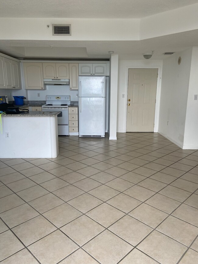 Building Photo - 3500 Coral Way