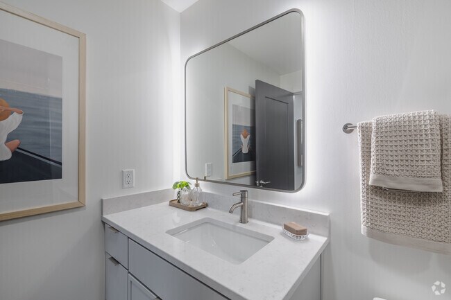 2 habitaciones, 2 baños - 1038 pies cuadrados - Baño principal - LC Line & Low