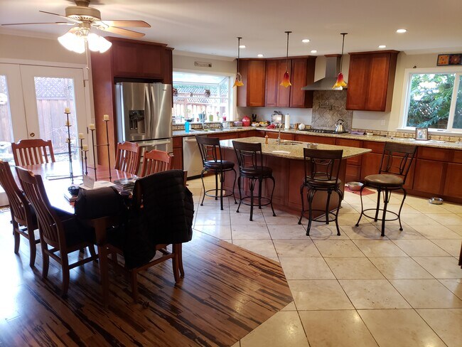 Foto del edificio - 849 Melrose Ct