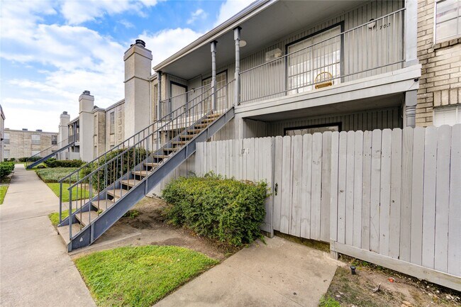 Foto del edificio - 6606 De Moss Dr