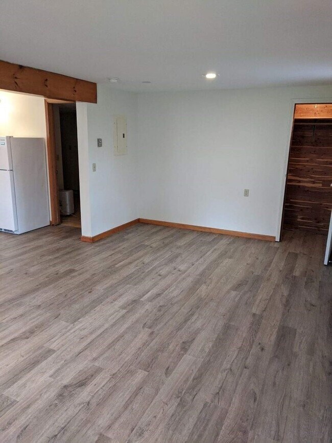 Foto del edificio - 4250 E Lake Rd