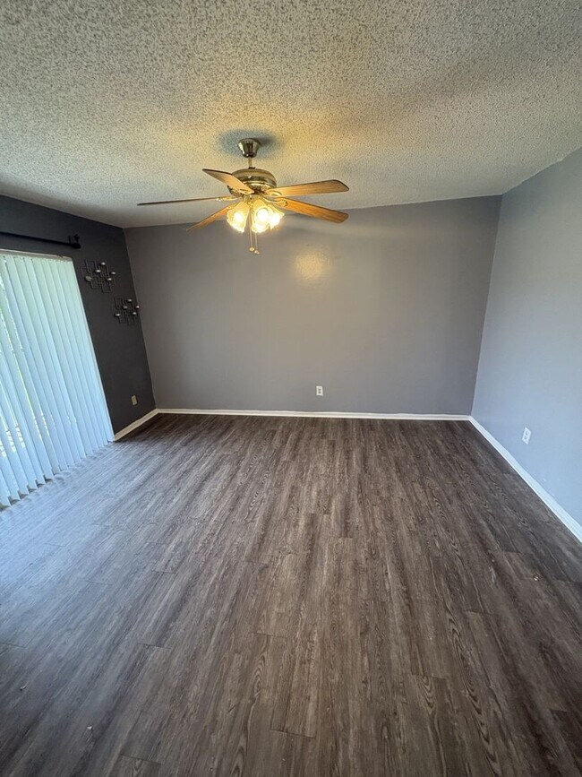Building Photo - 4261 Pershing Pointe Pl