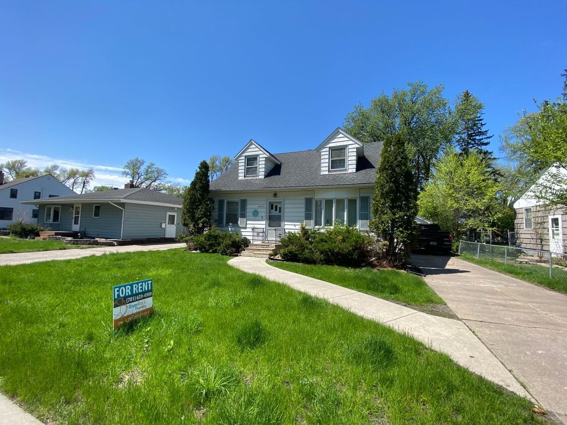 1462 12th St N, Fargo, ND 58102 House Rental in Fargo, ND