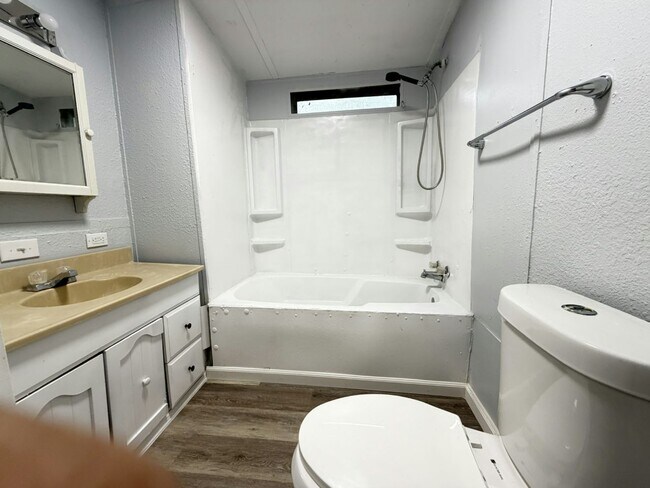 Foto del edificio - 11240 N Northwood Dr