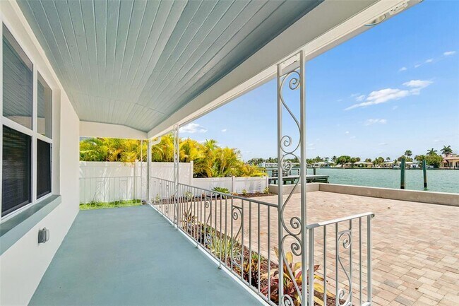 Building Photo - 8125 Bayshore Dr