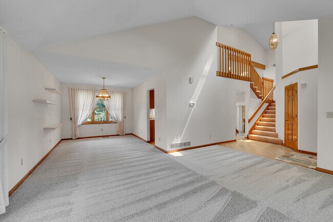 Building Photo - 7 Boxwood