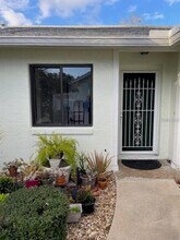Building Photo - 6 Lake Forest Pl
