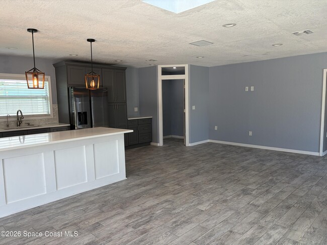 Building Photo - 491 Seacrest Ave