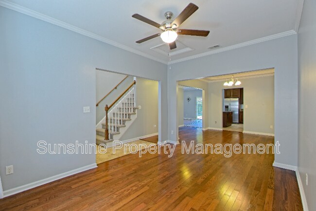 Building Photo - 2823 Lens Ave