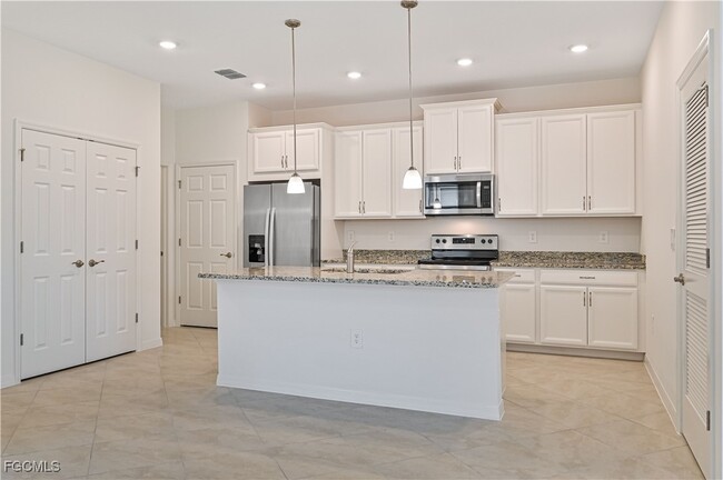 Building Photo - 4466 Dutchess Park Rd