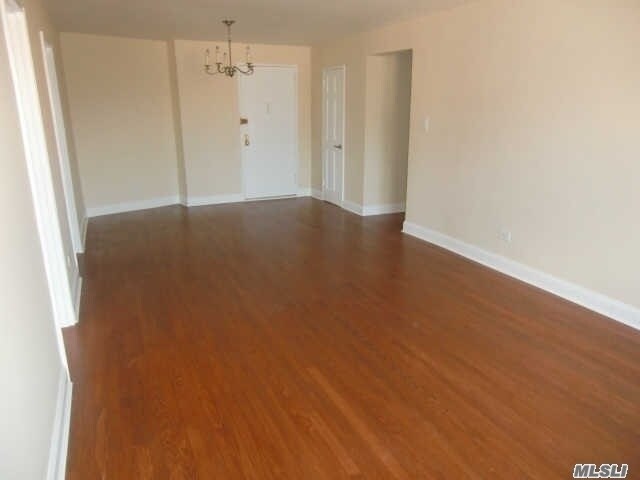Foto del edificio - 241-20 Northern Blvd