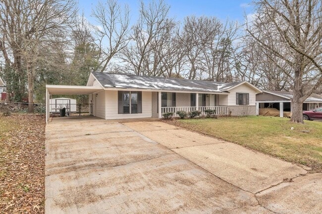 Building Photo - 305 Ward Dr