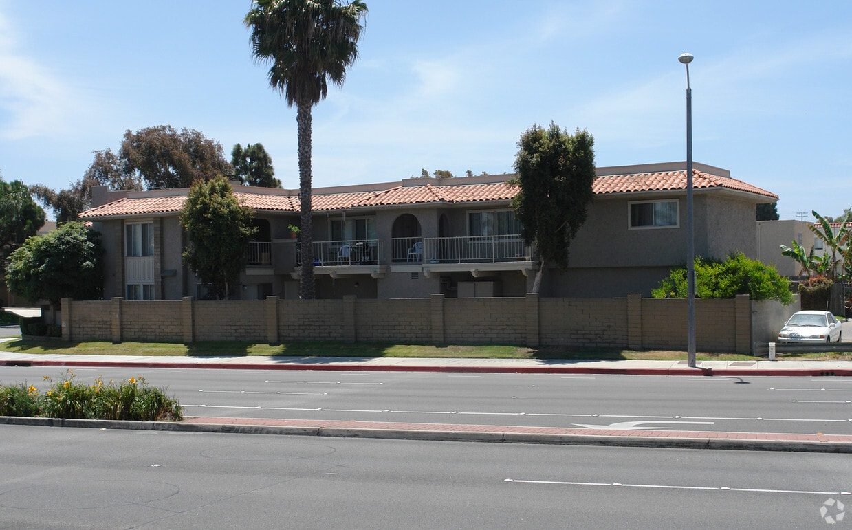 Building Photo - 17011 Sims St