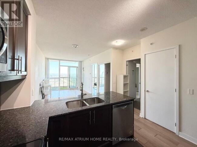 Building Photo - 3975-3975 Grand Park Dr