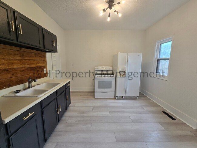 Foto del edificio - 755 W Hendryx St