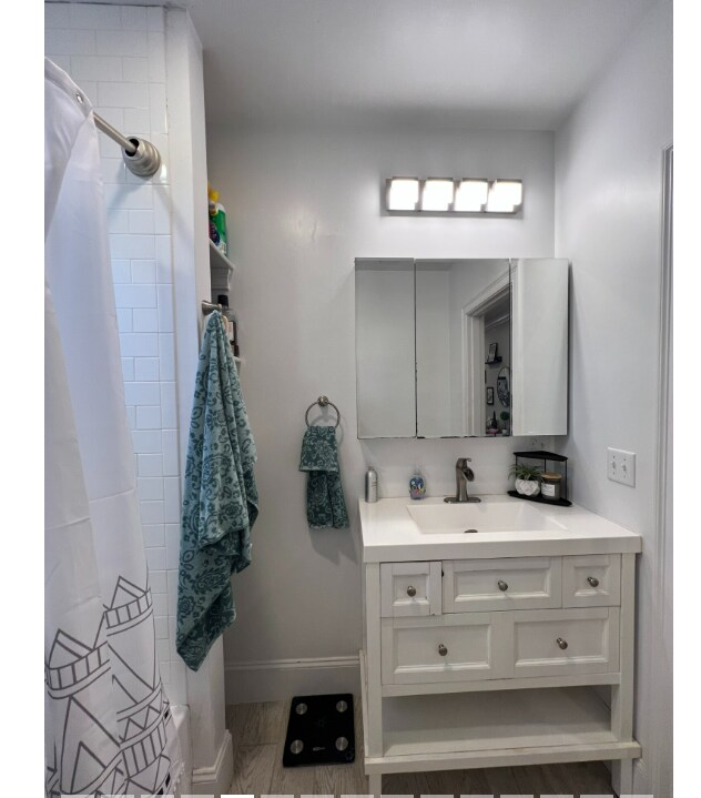 Building Photo - 118 Holland St