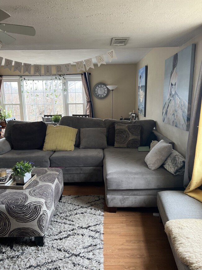Foto del edificio - Spacious 3 Bdrm/2.5 Bath End Unit Townhome with Community Pool!!!