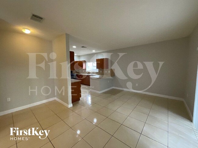 Foto del edificio - 377 NE 29th Terrace