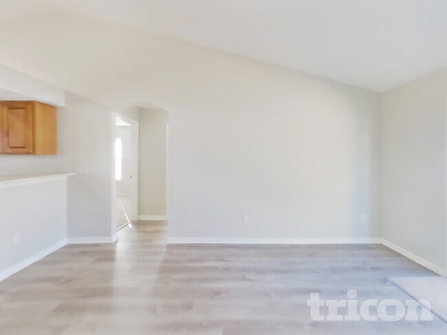 Foto del edificio - 1170 Summer Springs Drive