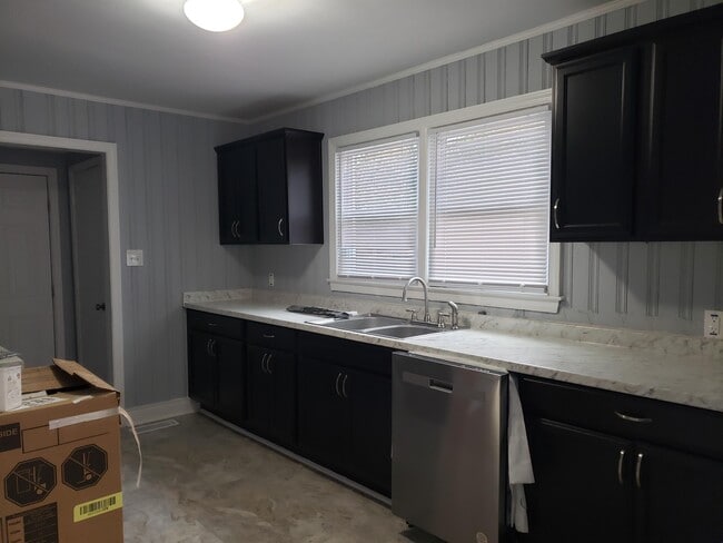 Building Photo - 810 Anarine Rd