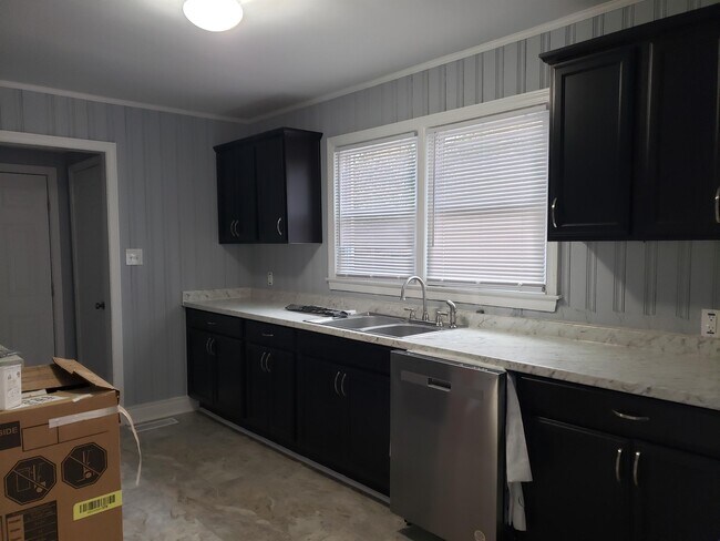 Foto del edificio - 810 Anarine Rd