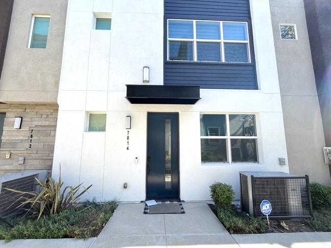 Building Photo - 3 bed, 4 bath located in Rancho Cucamonga!