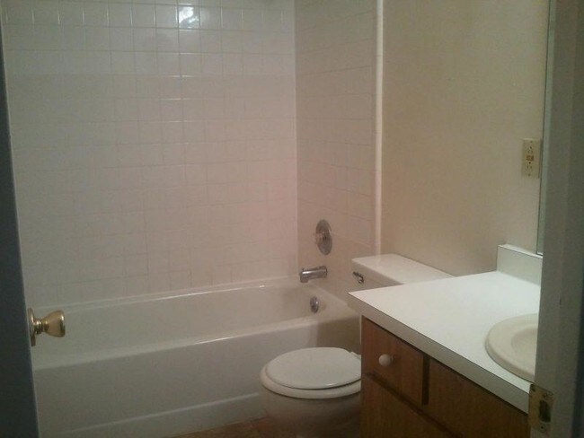 Foto del edificio - 2205 Conway Dr