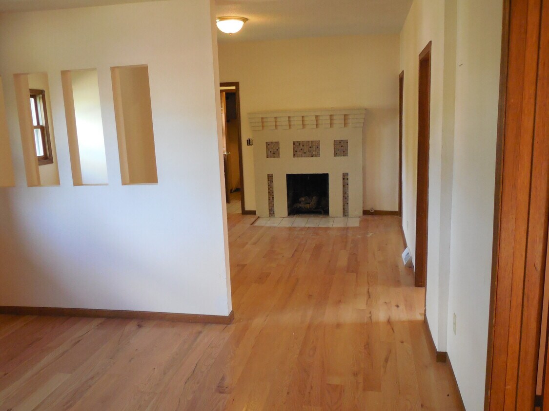 606 Whitman St, Rockford, IL 61103 House Rental in Rockford, IL