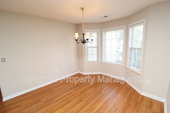 Foto del edificio - 305 Firefly Rd