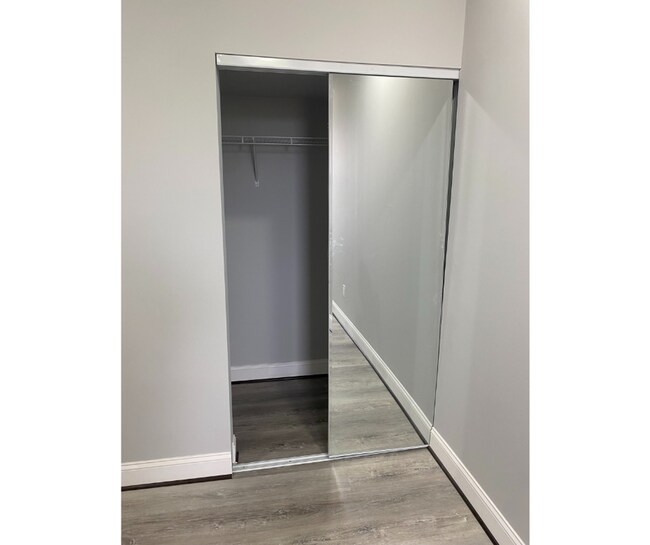 Foto del edificio - 1211 Poplar Grove St