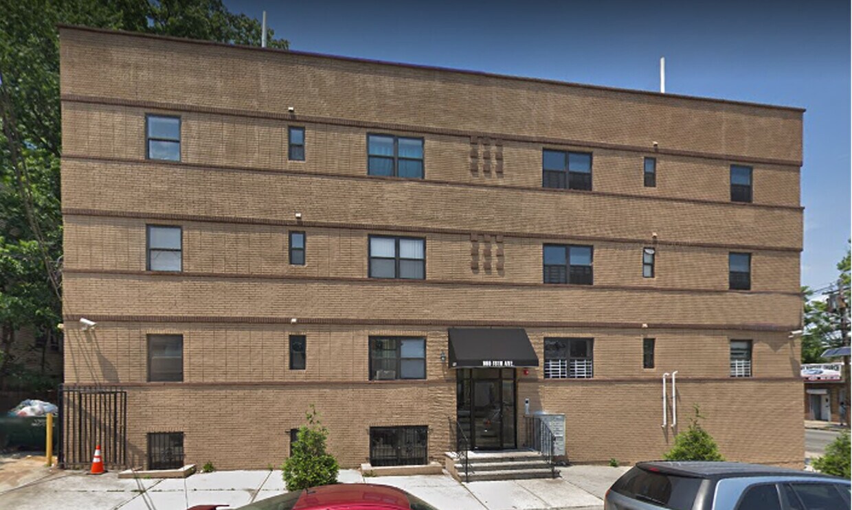 Primary Photo - 969 18th Ave