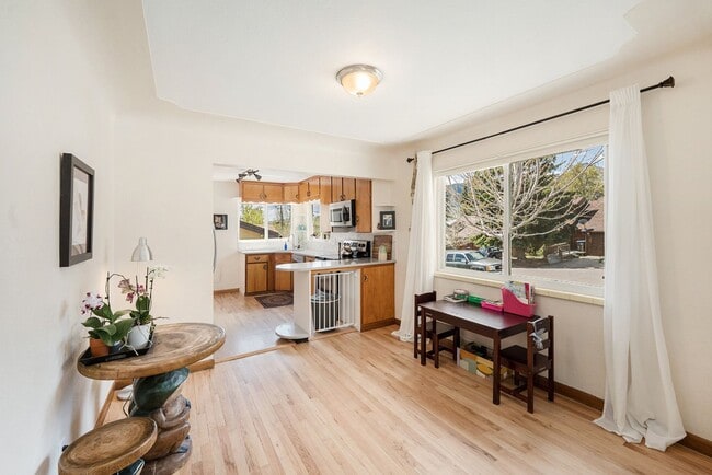 Building Photo - Beautifully Updated Home Near Downtown Golden