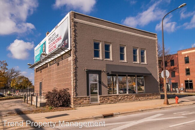 Building Photo - 3 br, 2.5 bath House - Modern 5 Bedroom lo...
