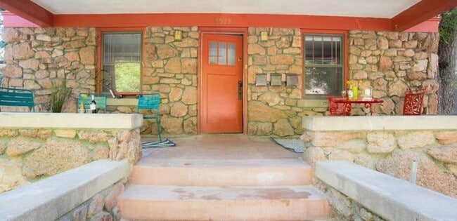 Building Photo - 1528 Mapleton Ave