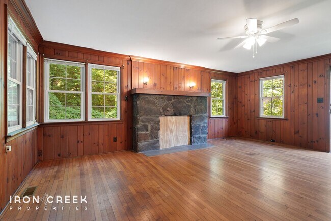 Building Photo - Gorgeous Newly-Remodeled House in South As...