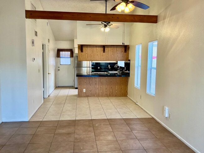 Building Photo - 953 W Emelita Cir